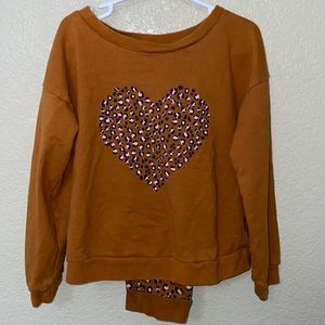 Girls size 7, sweater & pant leopard print jogger